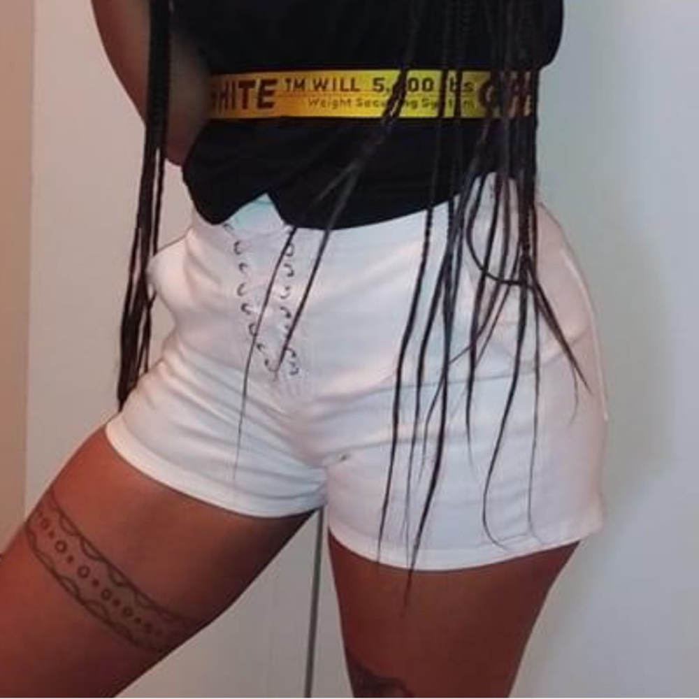 Worn Once Gap White Denim Shorts Size 25R